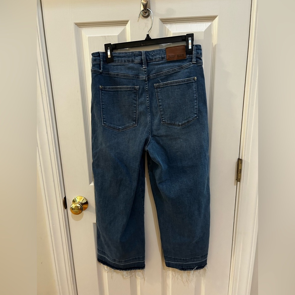 Judy Blue Los Angeles Straight Leg Jeans - Picture 2 of 9